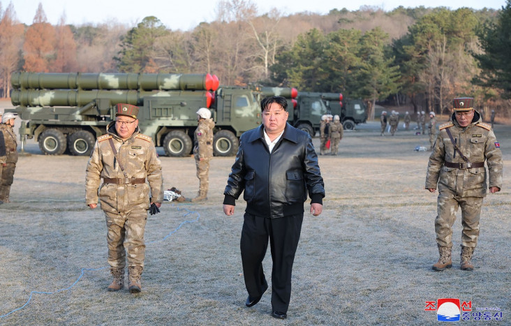 Kim Jong Un Memimpin Latihan Artileri di Korea Utara