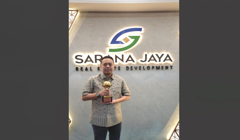 Perumda Sarana Jaya Raih Top BUMD dan Top CEO Awards di HUT ke-42