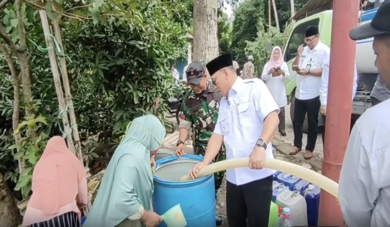 Pasca Saluran Diputus Caleg Gagal, Warga Cilegon Dapat Bantuan Air Bersih