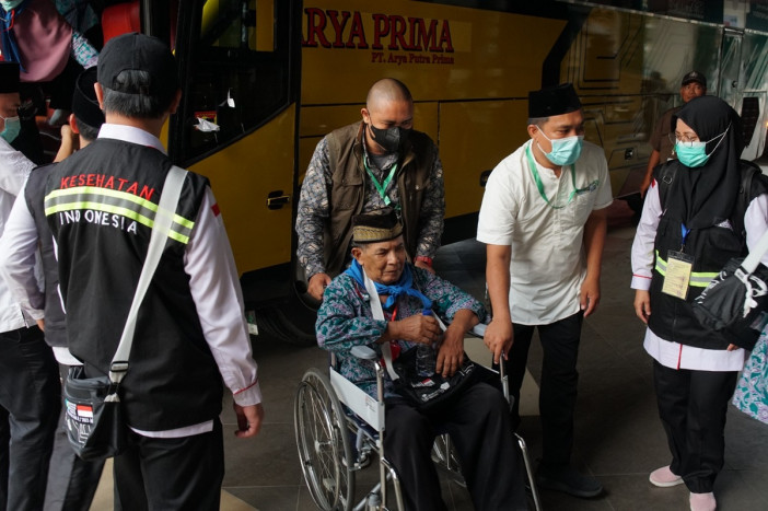 Petugas Kesehatan Kawal Jemaah Haji Indonesia 24 Jam