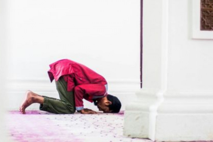 Bacaan Niat Salat Subuh Sendiri dan Berjamaah sebagai Makmum