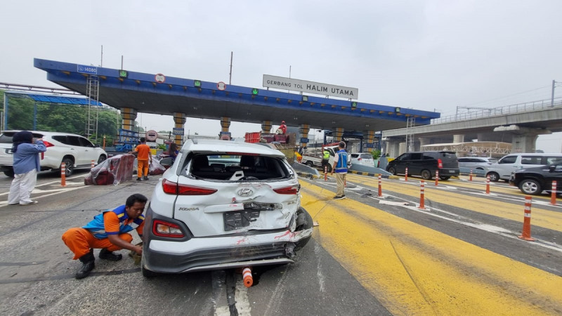 Kecelakaan Beruntun di Gerbang Tol Halim Utama, Jakarta Timur