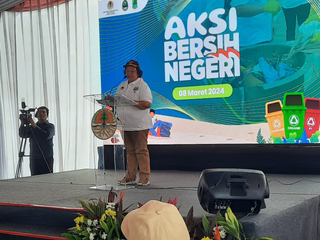 Bahu-Membahu Kumpulkan Sampah di Aksi Bersih Negeri