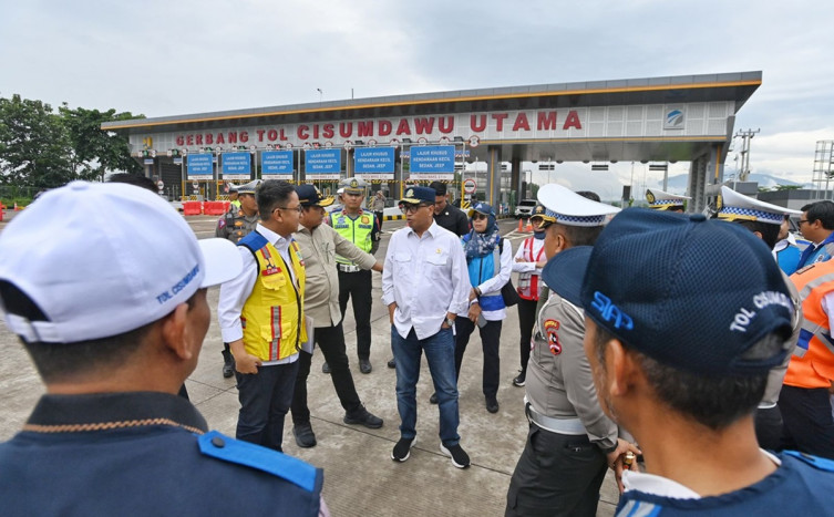 Jelang Mudik, Menhub Budi Karya Sumadi Cek Infrastruktur Transportasi di Jawa Barat 