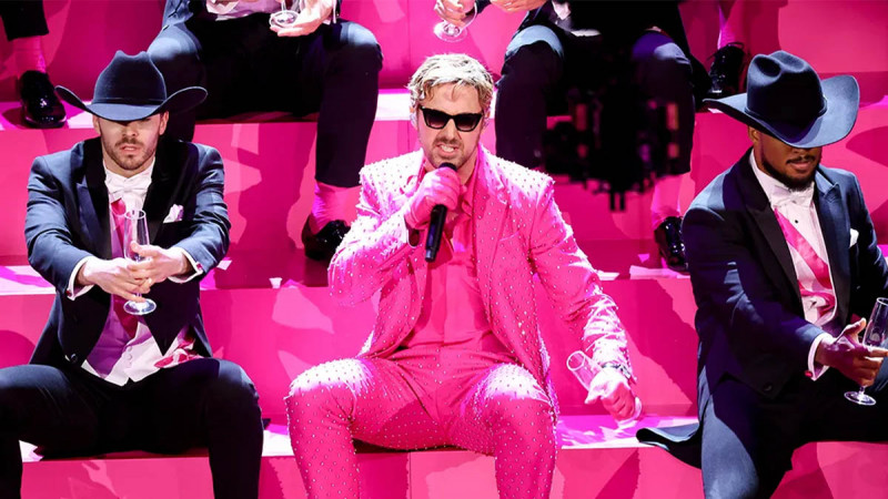Ryan Gosling Menggebrak Oscar 2024 dengan Penampilan Ken yang Menghibur