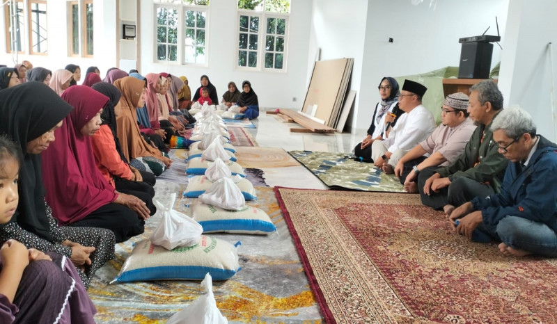 Karyawan Danone Indonesia Serahkan Santunan Ramadan di Bogor dan Depok