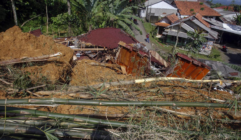 Tanah Longsor dan Banjir Sergap Kabupaten Bogor