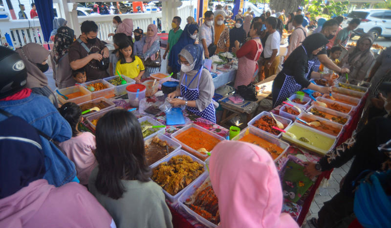 Pasar Pabukoan Padang Tawarkan Ragam Menu Berbuka