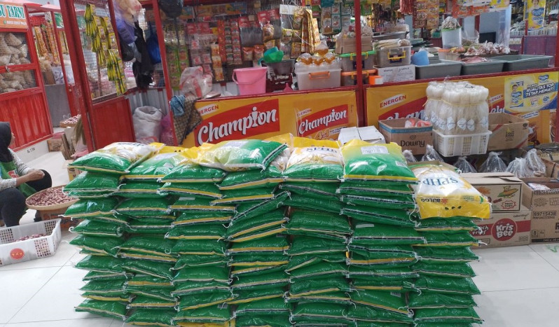 Bulog Pantau Penjualan Beras SPHP di Pasar Gedhe Klaten