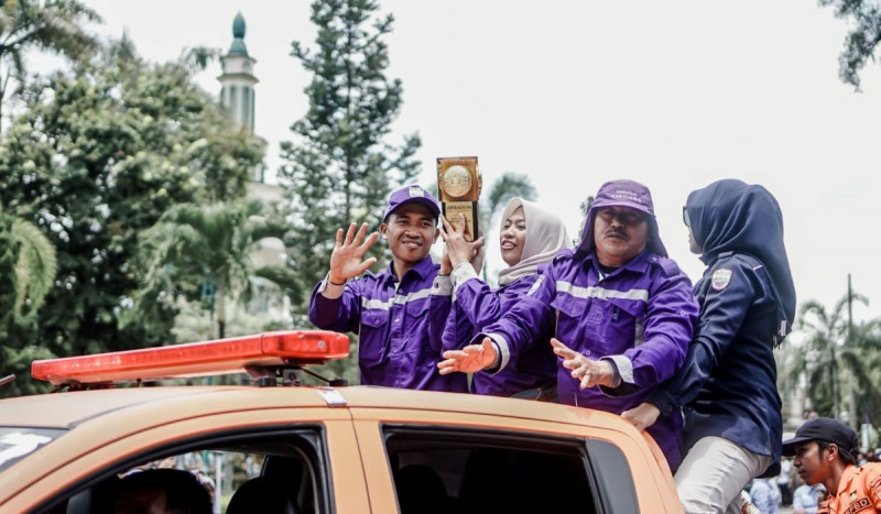 Masyarakat Ciamis Sambut Kedatangan Piala Anugerah Adipura Kencana Pertama di Jabar