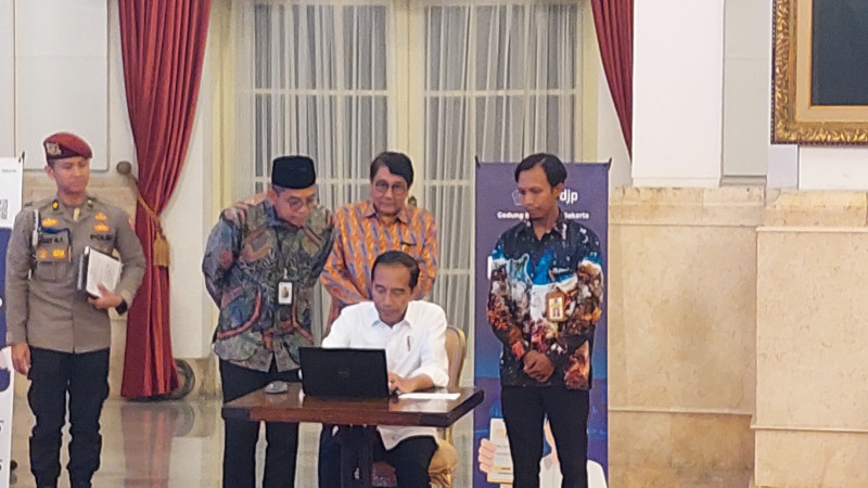 Jokowi dan Ma'ruf Amin Laporkan SPT Pajak Diikuti Para Menteri