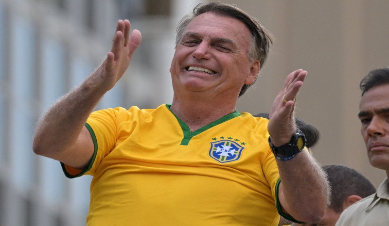 Mantan Presiden Brasil Jair Bolsonaro Diselidiki Terkait Paus Bungkuk