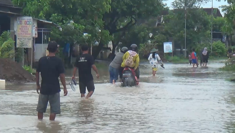 Jalan Penghubung Ngawi-Madiun dan Magetan Lumpuh akibat Banjir