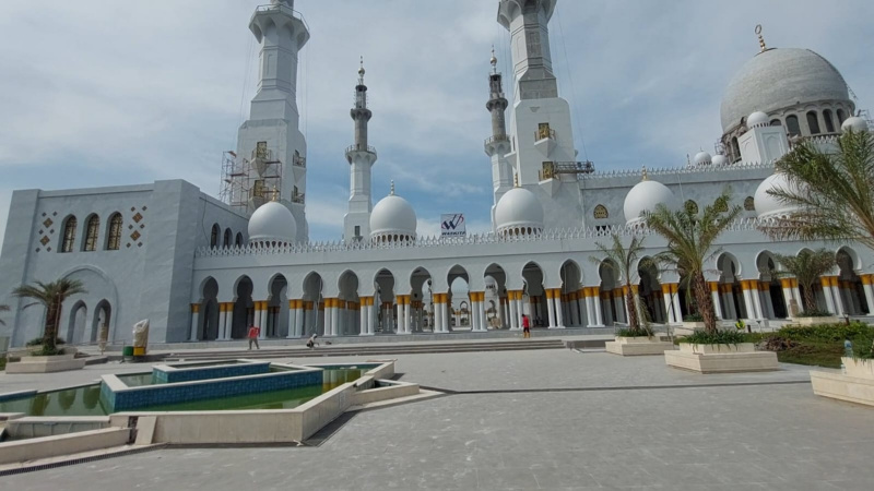 Masjid Al Zayed Solo Datangkan Imam Masjid dari UEA