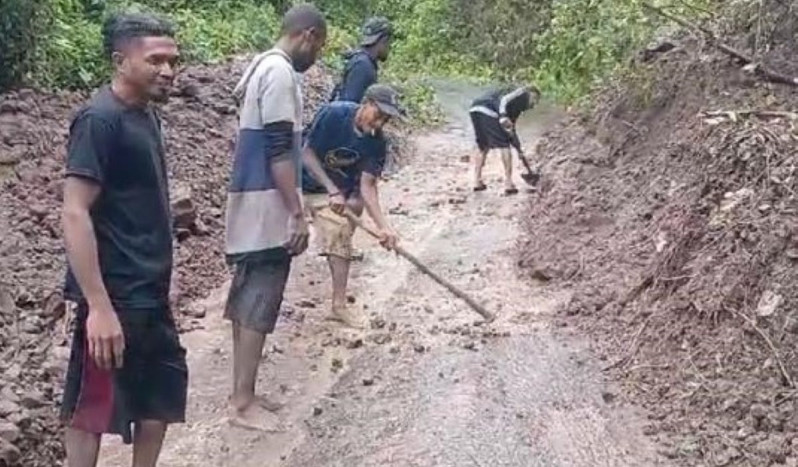 Cemas Bukit Bergeser, Warga Tanjung Bunga Mohon Pemda Flotim