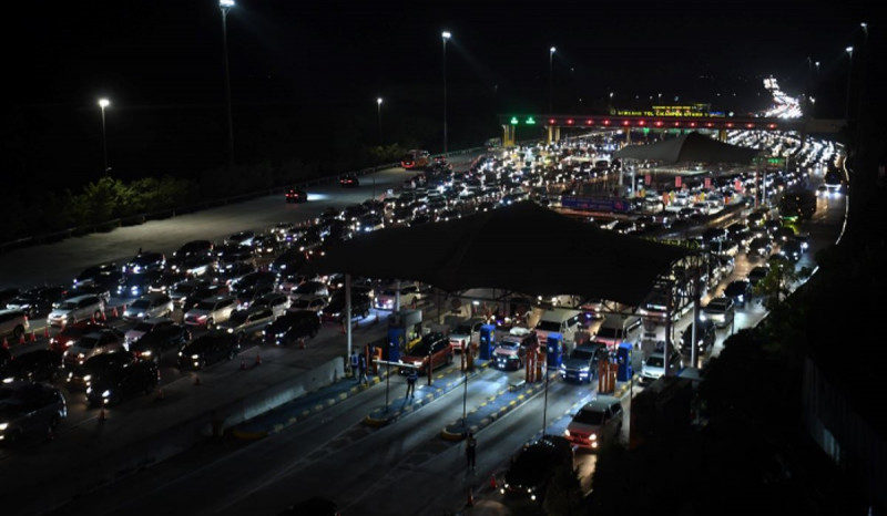 Ini 2 Titik yang Sebabkan Kemacetan Tol Jakarta - Cikampek