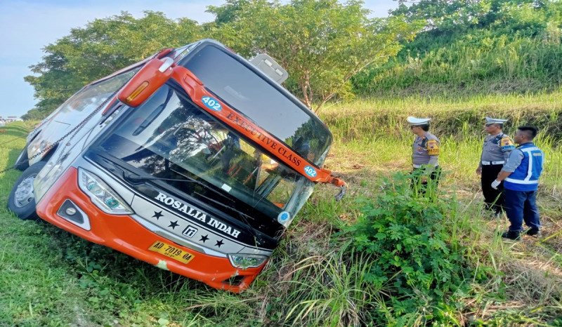 Sempat Terjepit, Jenazah Kondektur Bus Rosalia Indah Berhasil Dievakuasi