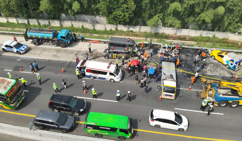 Microsleep Sopir Diduga Sebabkan Kecelakaan Maut Bus Rosalia Indah di Tol Batang 
