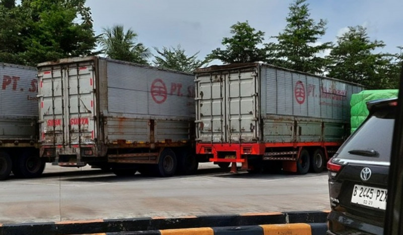 H-4 Lebaran, Jalan Tol Trans Sumatra Lancar, Puluhan Truk Parkir di Rest Area