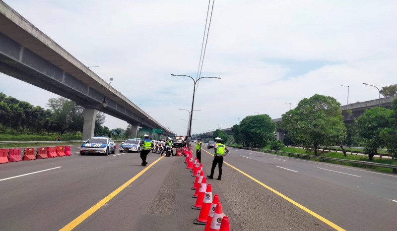Imbas Kecelakaan di KM 58 Tol Jakarta-Cikampek, Contraflow Dihentikan