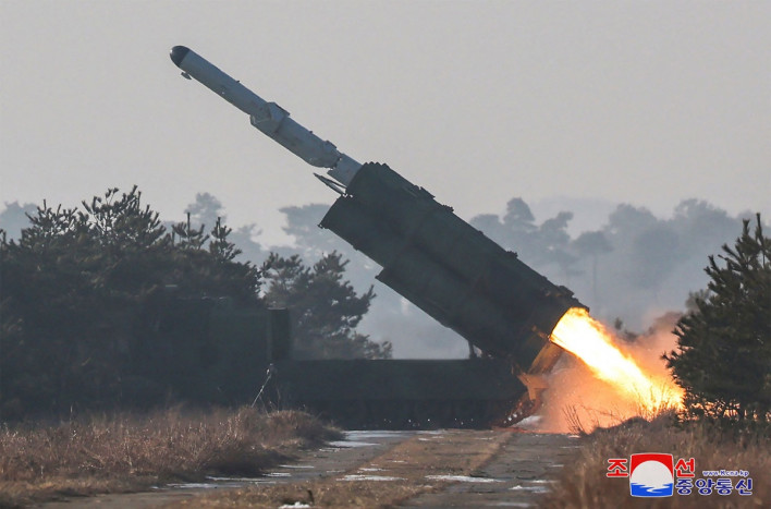 Korea Utara Meluncurkan Rudal Balistik ke Laut Timur