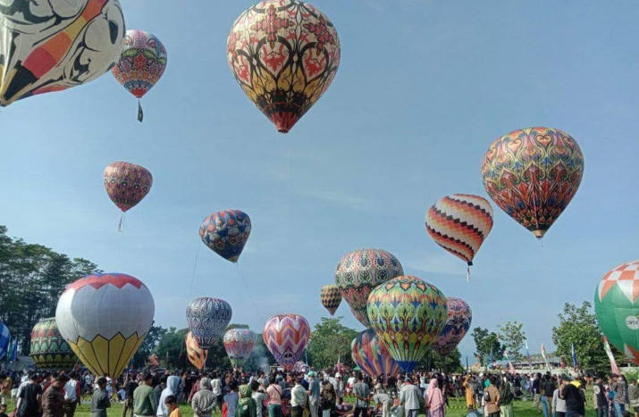 Puluhan Balon Udara Masih Diterbangliarkan di Pekalongan