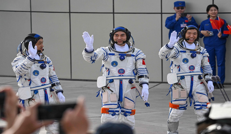 Misi Shenzhou-18 Sukses Berlabuh di Stasiun Luar Angkasa Tiangong