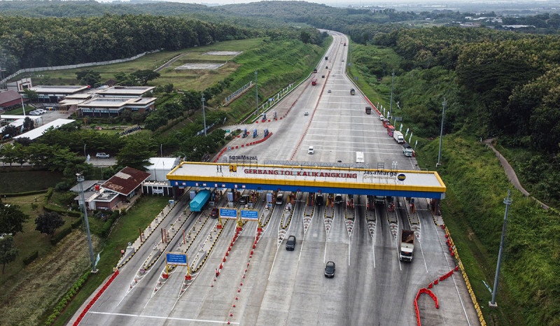 Gerbang Tol Kalikangkung Semarang Dilintasi 2.900 Kendaraan per Jam