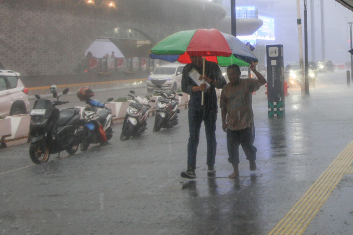 BMKG: Waspada Potensi Hujan Lebat Disertai Angin Kencang dan Petir Sepekan ke Depan
