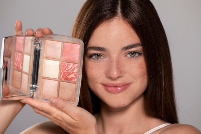 Perempuan Wajib Tahu! Ini 7 Cara Membersihkan Makeup di Wajah