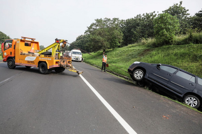 3 Kendaraan Terlibat Kecelakaan di Tol Jakarta-Cikampek