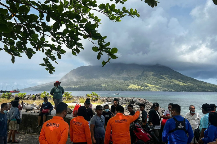 169 Penumpang Jepang dan Tiongkok Gagal Terbang dari Ngurah Rai Akibat Letusan Gunung Ruang