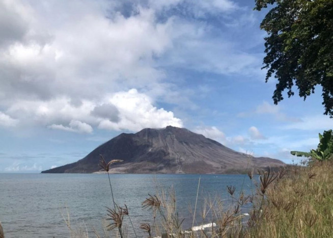 327 Korban Erupsi Gunung Ruang Dievakuasi ke Bitung