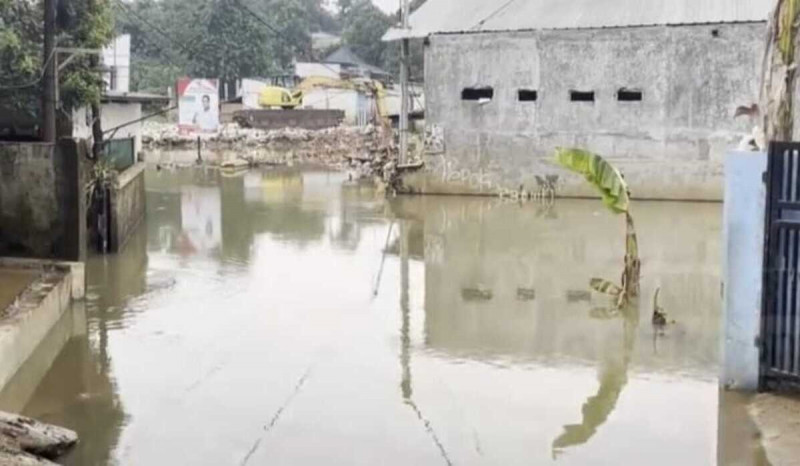 Banjir Lumpur 1 Meter Terjang Permukiman Warga Kampung Bulak Cipayung Depok