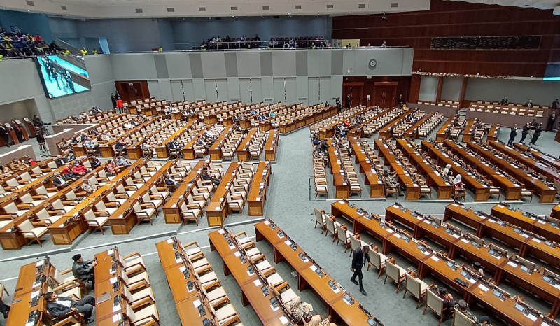 Ketua DPR Puan Maharani Dinilai tidak Mampu Tingkatkan Jumlah Kehadiran Anggotanya saat Rapat