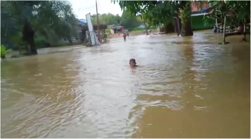 Banjir Bandang Terjang Tiga Kecamatan di Kabupaten Melawi Kalbar