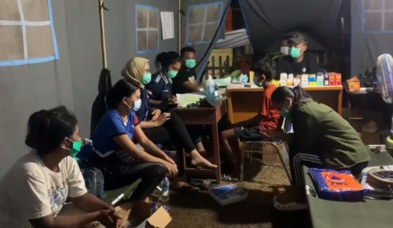 Puluhan Pengungsi Erupsi Gunung Ibu Menderita ISPA