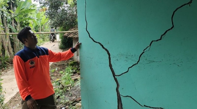 Pemkab Cianjur Tetapkan Tanggap Darurat Pergerakan Tanah di Desa Jatisari