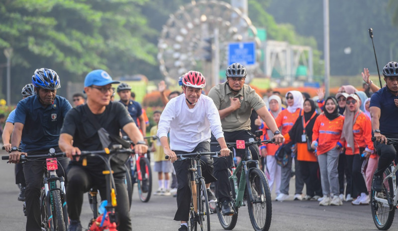 Minggu Pagi, Presiden Jokowi Bersepeda di Kawasan Sudirman-Thamrin