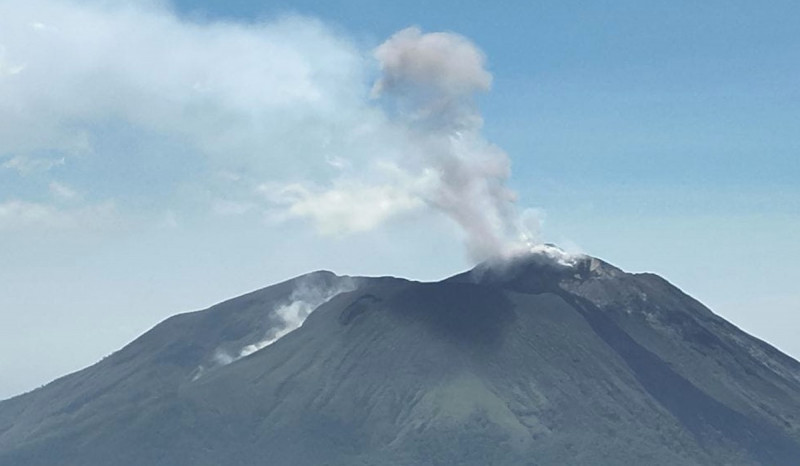 Waspada! Lava Gunung Lewotolok Mengalir 1,2 Kilometer Menuju Desa Amakaka