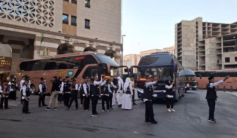 Terlambat Terbangkan Jemaah Haji, Garuda dan Saudi Airlines Diingatkan