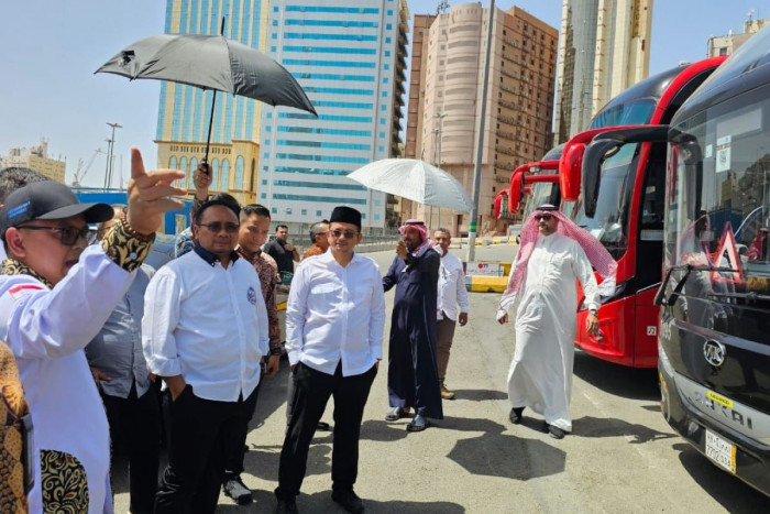 Menag Yaqut Cholil Qoumas Tinjau Hotel dan Bus Jemaah Haji di Mekkah