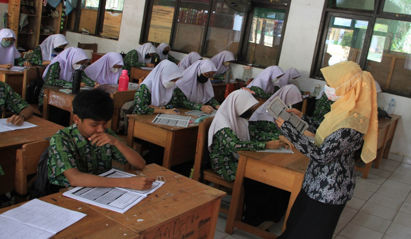 Survei: 74 Persen Guru Honorer Dibayar Lebih Kecil dari Upah Minimum Terendah Indonesia