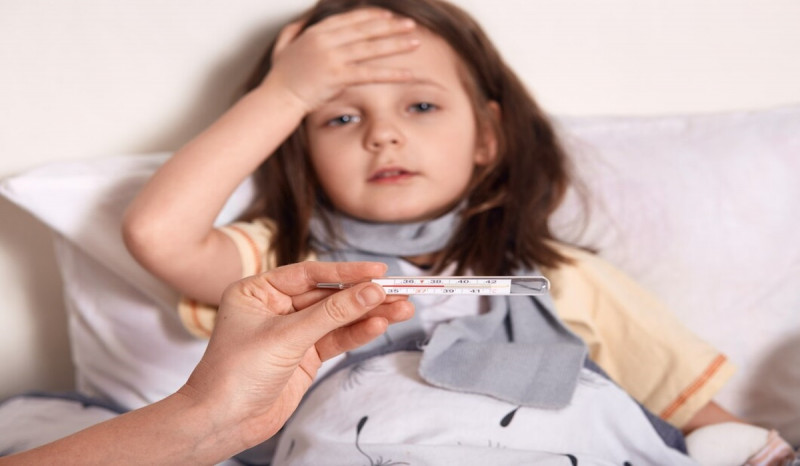 Orangtua Diingatkan tidak Beri Obat Penurun Panas pada Anak yang Alami Demam Pascaimunisasi