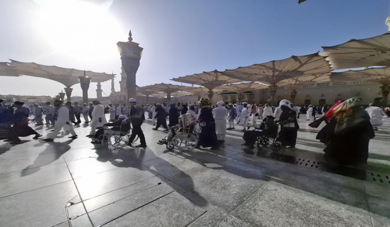 Jemaah Haji Diingatkan Jaga Kelembapan Kulit dan Pakai Tabir Surya