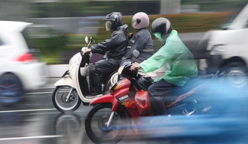 Prakiraan Cuaca Jumat 24 Mei 2024, Hujan Disertai Petir Melanda Sebagian Wilayah