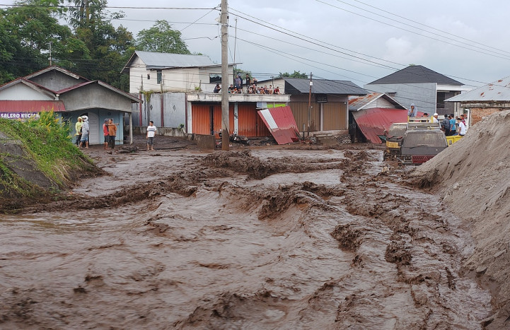 Jalan Padang-Bukittinggi via Padang Pariaman Terputus Akibat Banjir Lahar Dingin