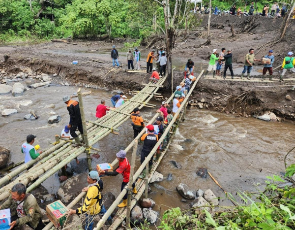 BAZNAS Bangun Jembatan Darurat di Lokasi Banjir Bandang Sumatra Barat