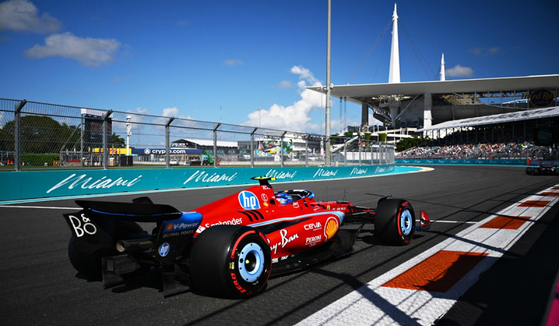 Carlos Sainz Kehilangan P4 di GP Miami Akibat Insiden dengan Oscar Piastri