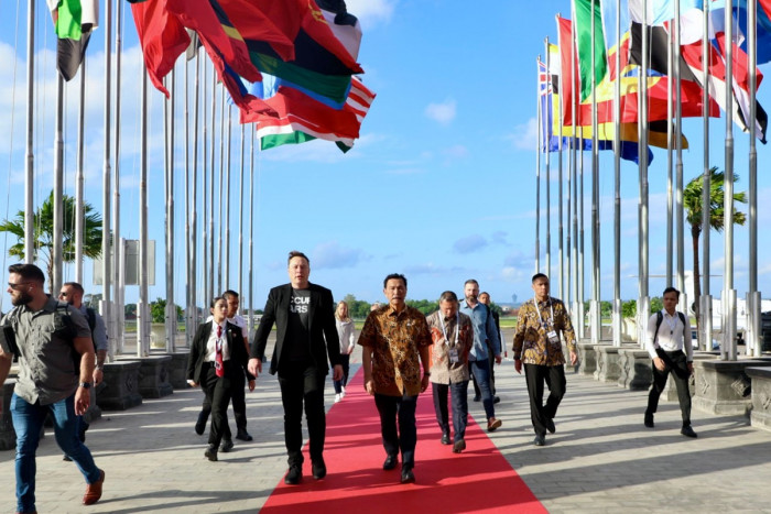 Peluncuran Starlink, Elon Musk Disambut Luhut di Bali